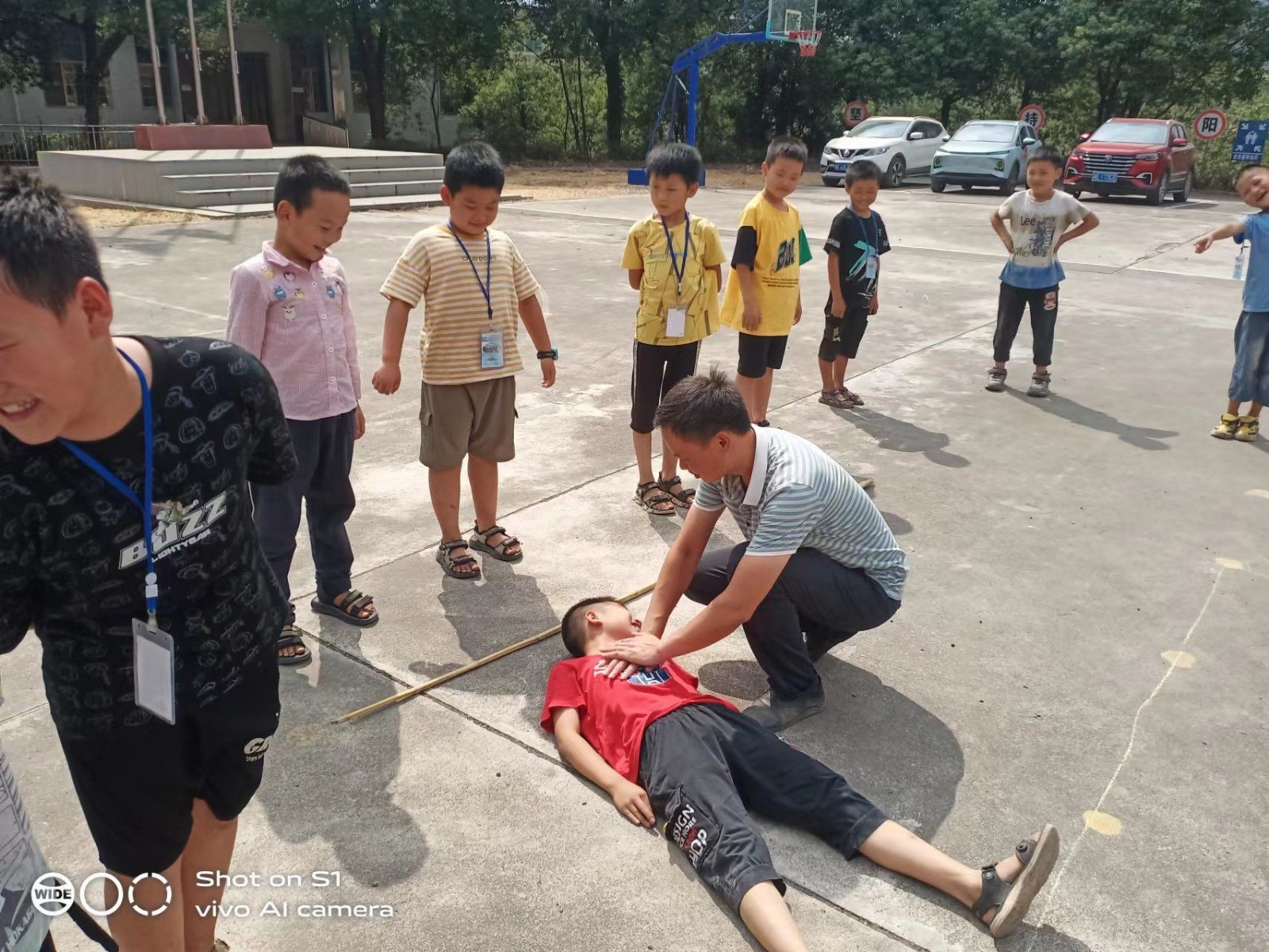 邵阳县 下花桥镇中心完全小学党支部组织开展防溺水安全演练活动