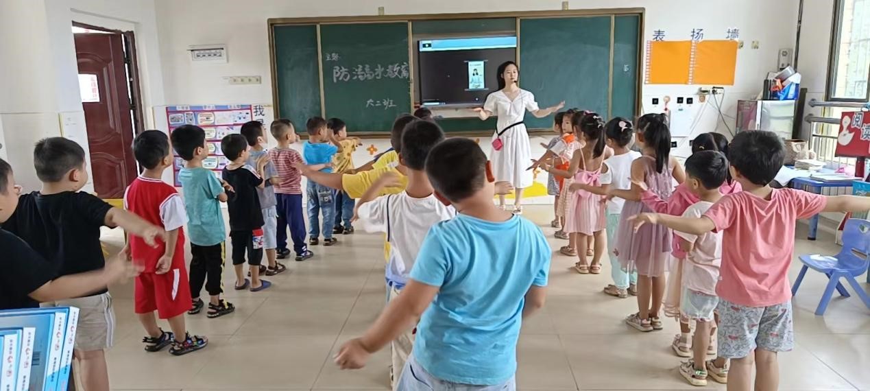 新宁县清江桥乡中心幼儿园开展防溺水安全教育专题活动