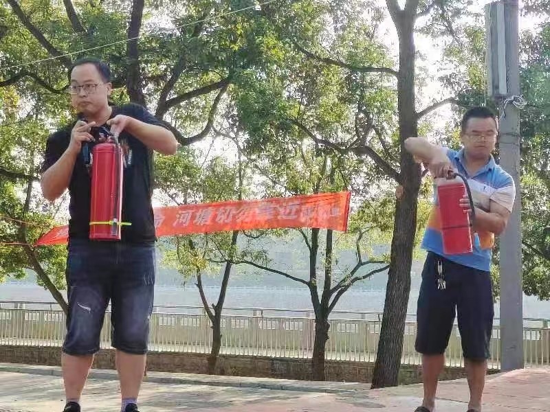 金称市镇中学举行防震避险应急疏散暨消防演练