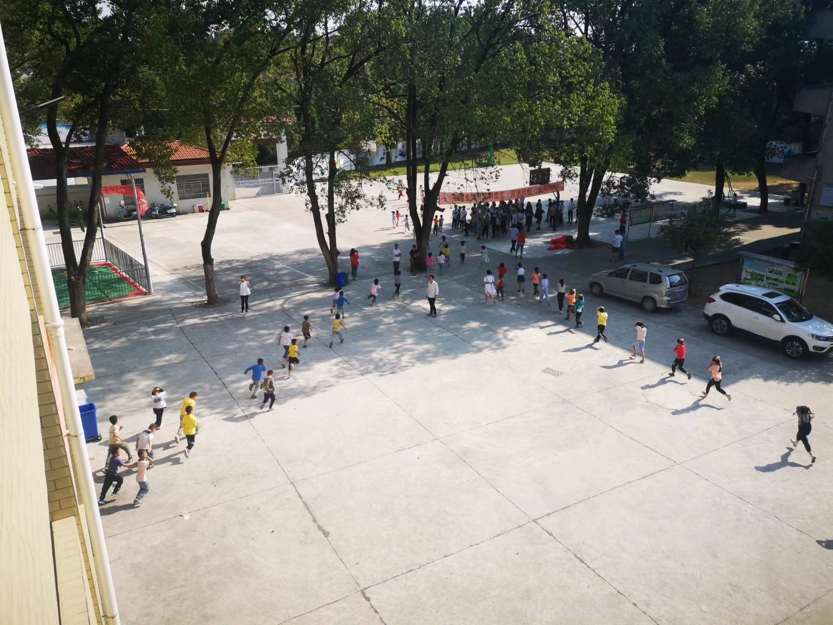 洞口县茶场学校：消防安全疏散演练，增强自救互救能力