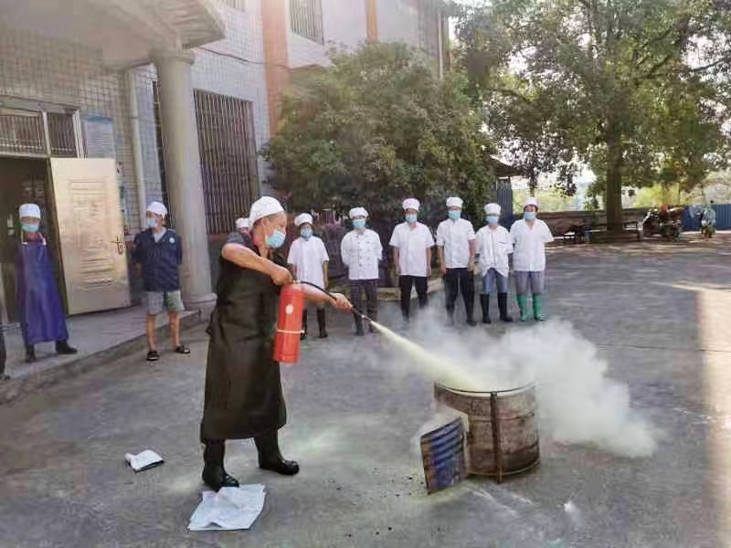 开展消防演练，筑牢安全防线