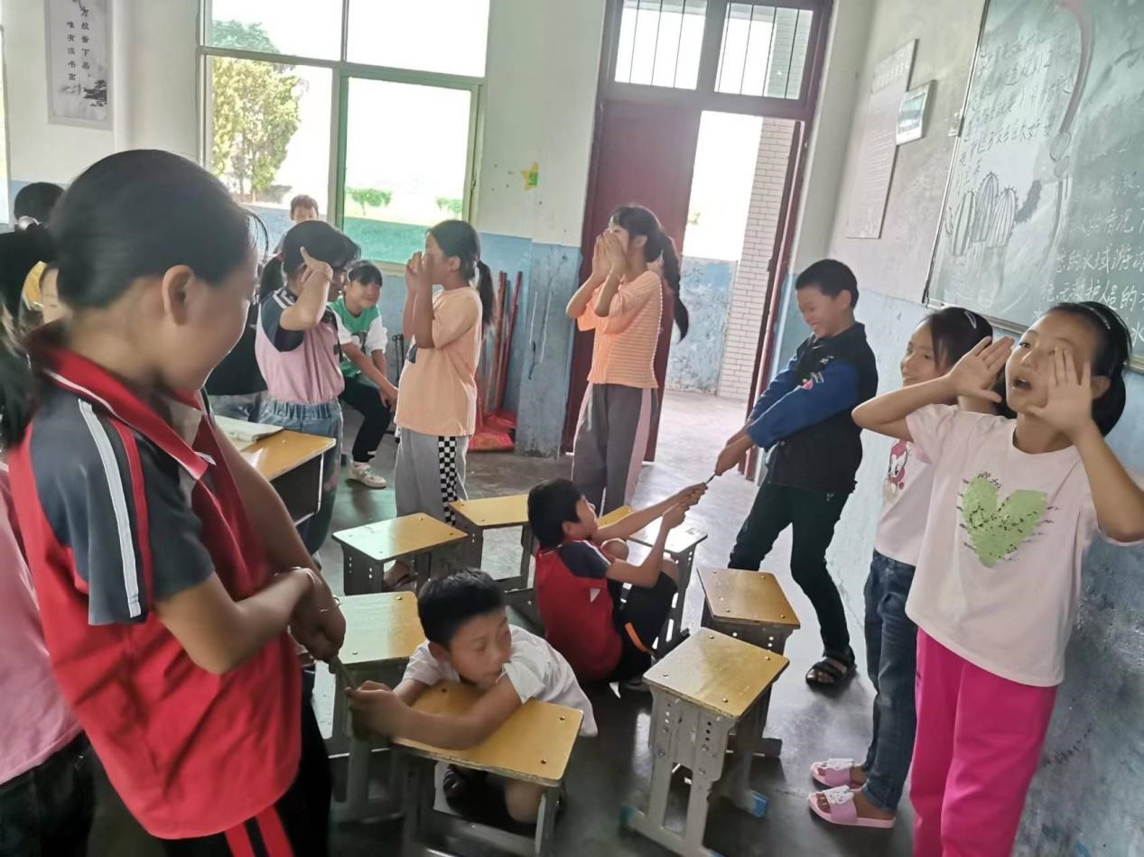 新宁县万塘乡白马田中心小学  开展防溺水安全演练活动