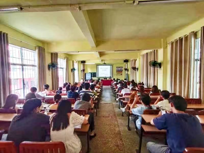 邵阳县塘田市镇中心完全小学  国庆节安全稳定工作布置会