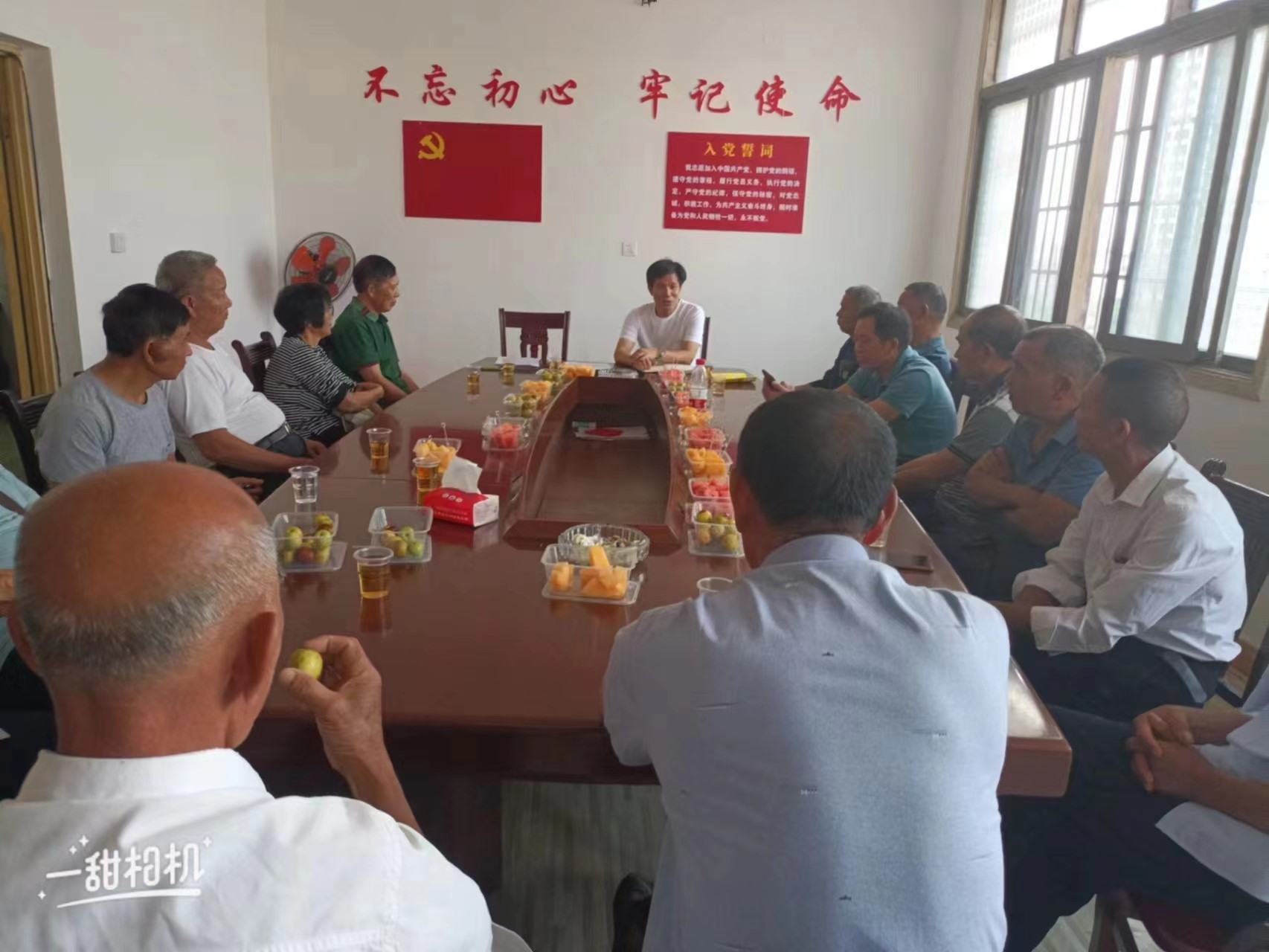 新宁县万塘乡中心学校举行  退休教师座谈会暨自助认证工作培训会