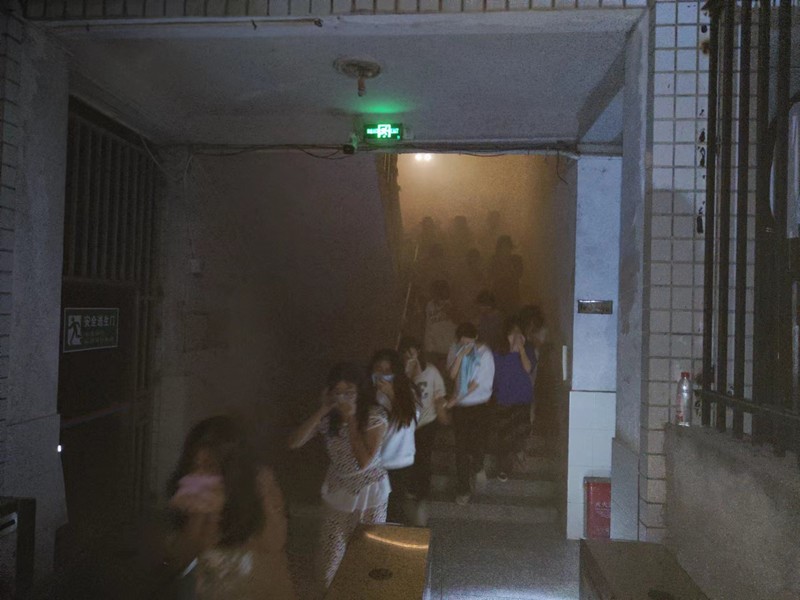 洞口四中开展学生公寓消防紧急疏散演练