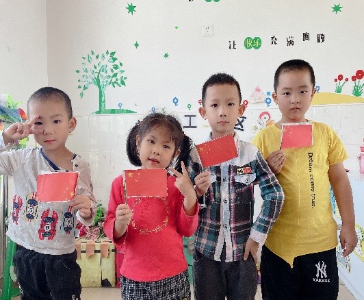 新宁县清江桥乡中心幼儿园开展“萌娃庆国庆”主题教育活动