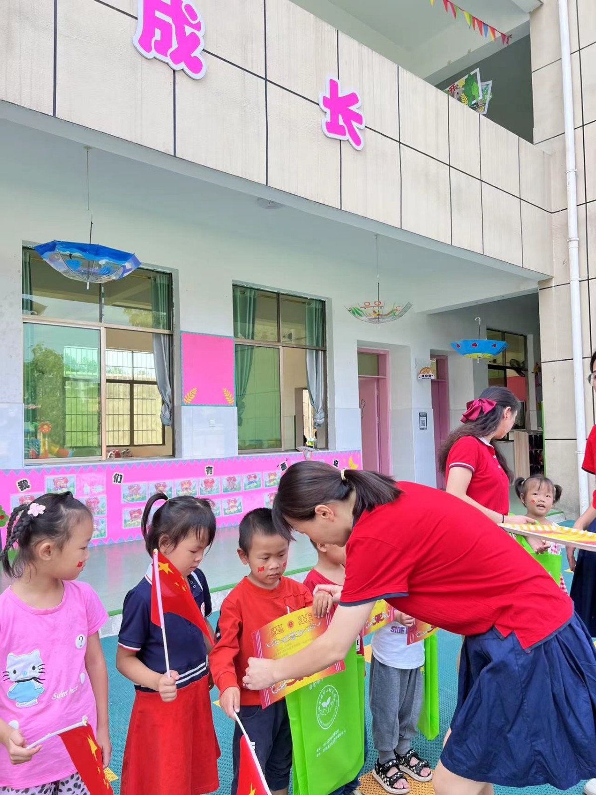 小小中国心、浓浓爱国情”