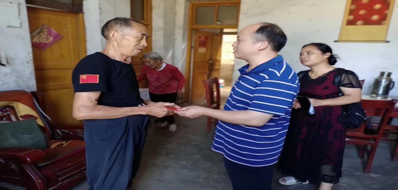 九九重阳节 浓浓敬老情