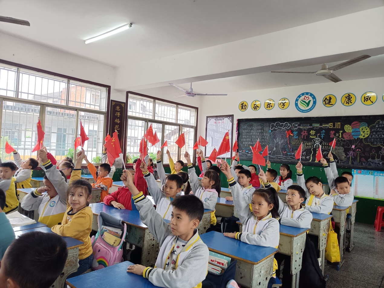 武冈市红星小学开展““喜迎二十大 强国复兴有我”主题班会活动