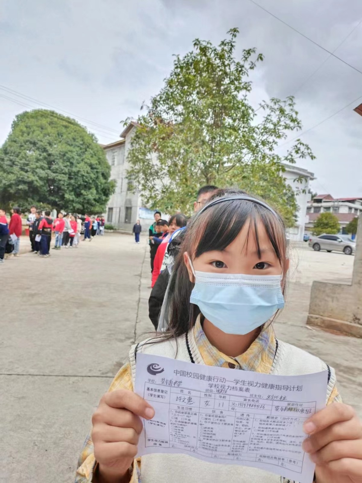 洞口县茶铺中学开展学生视力全员检测活动