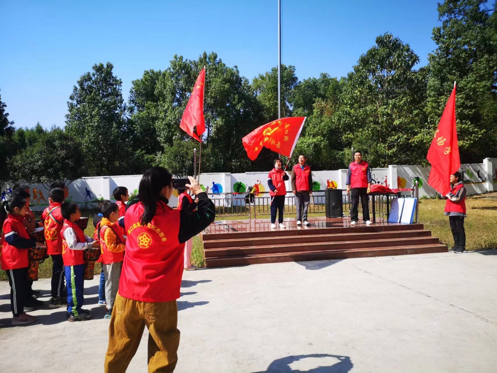 洞口县茶场学校：志愿者争做“领头雁”彰显青春风采