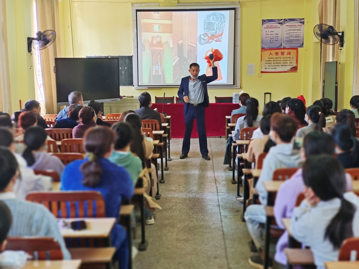 邵阳县塘田市镇中心完全小学 开展消防安全疏散演练活动