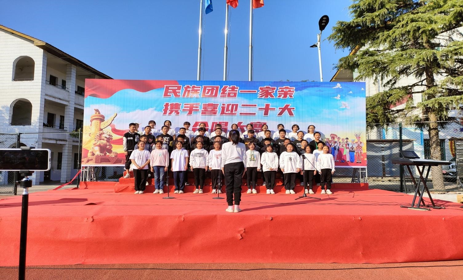 竹市镇中学举行“民族团结一家亲，携手喜迎二十大”合唱比赛