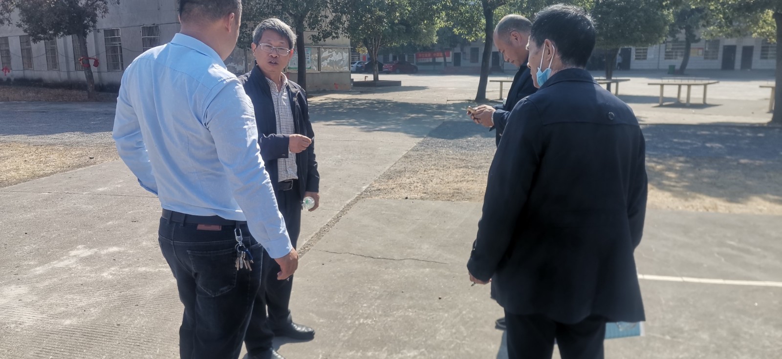 邵阳县谷洲镇中心学校党支部发挥党建引领带头，督导检查湾塘中学校园安全工作