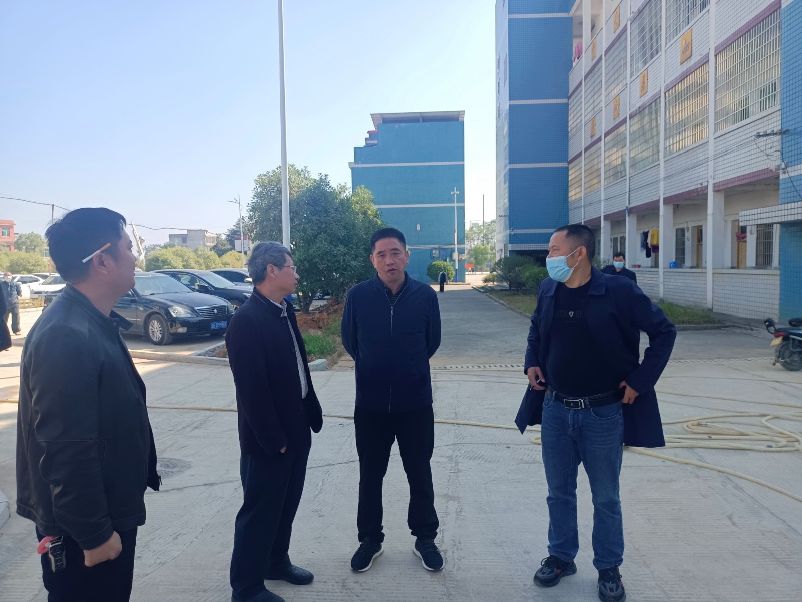 邵阳县谷洲镇中心学校党支部发挥党建引领带头，督导检查湾塘中学校园安全工作