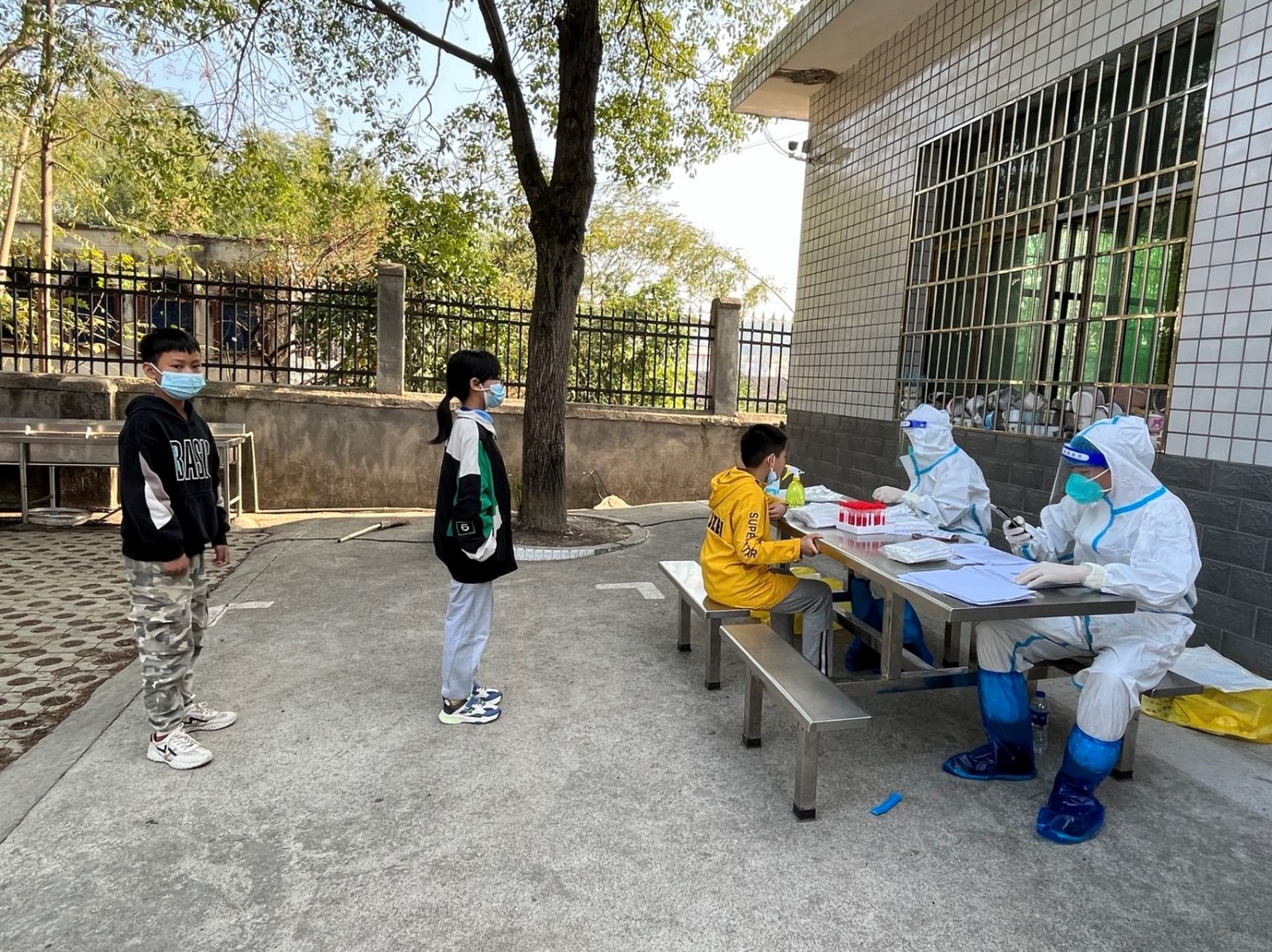 洞口县管竹中学开展第三轮全员核酸