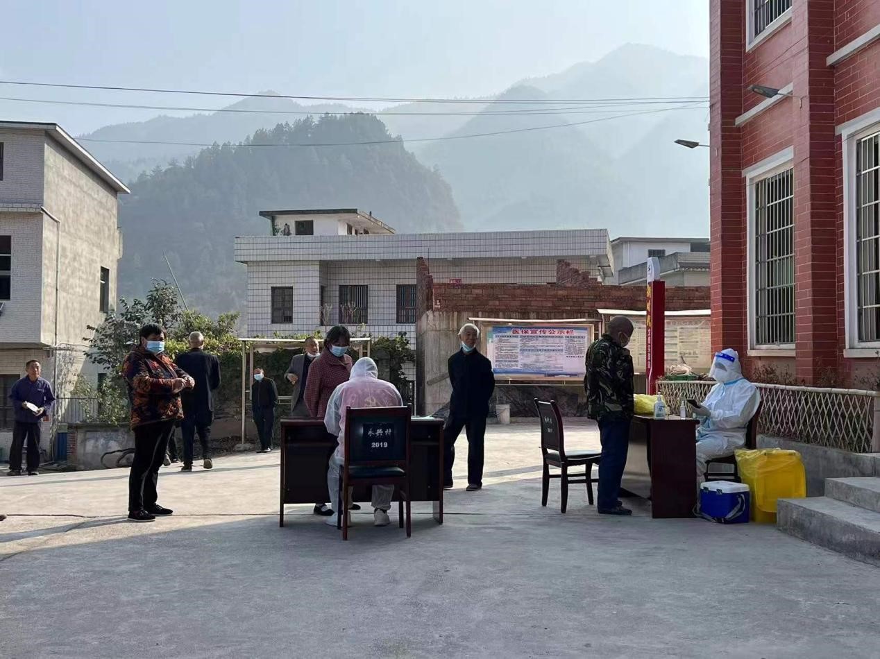 邵阳县河伯乡五皇小学：汇聚“红色暖流”，助力疫情防控