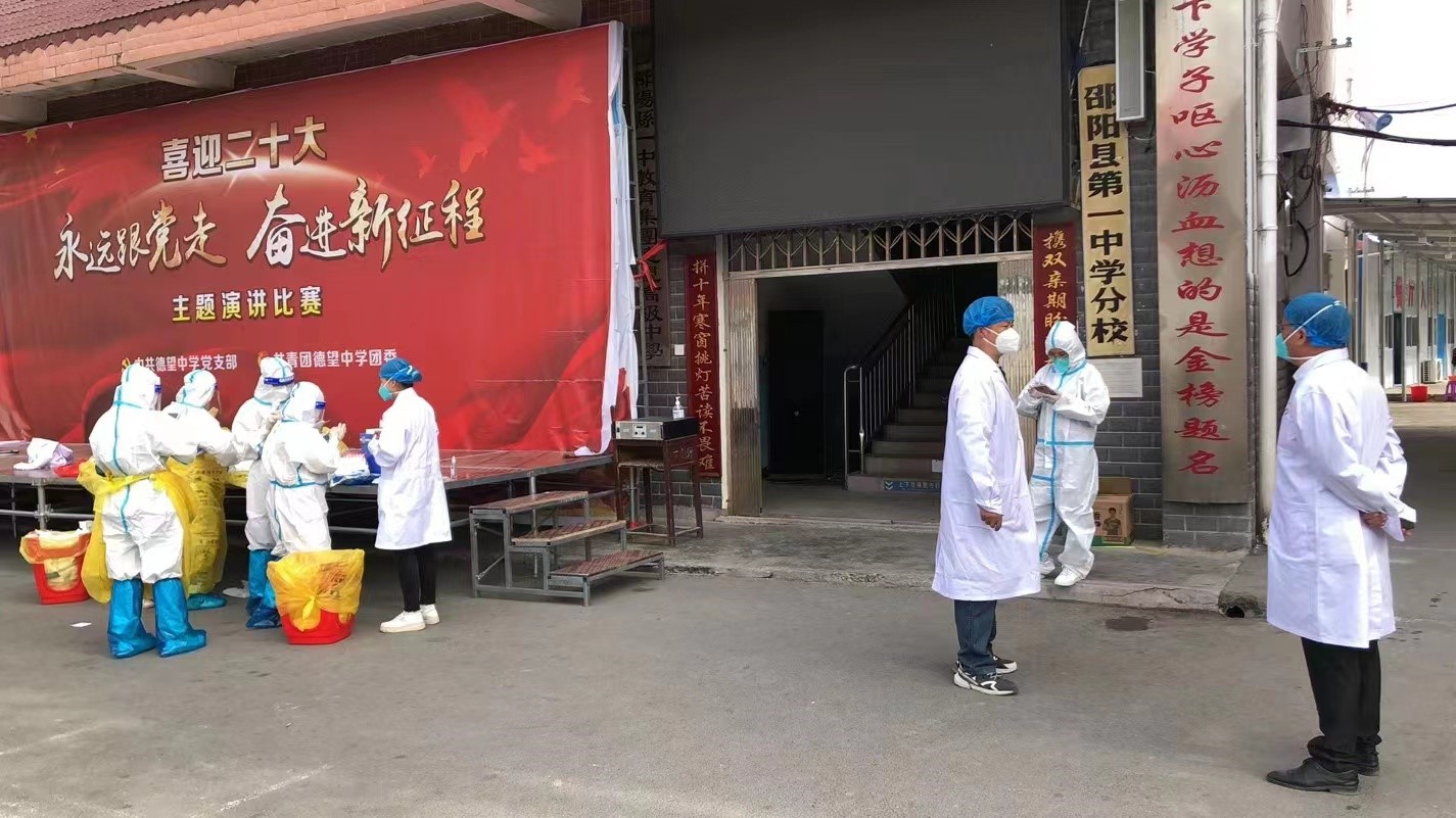 坚守“疫”线  显党员教师担当