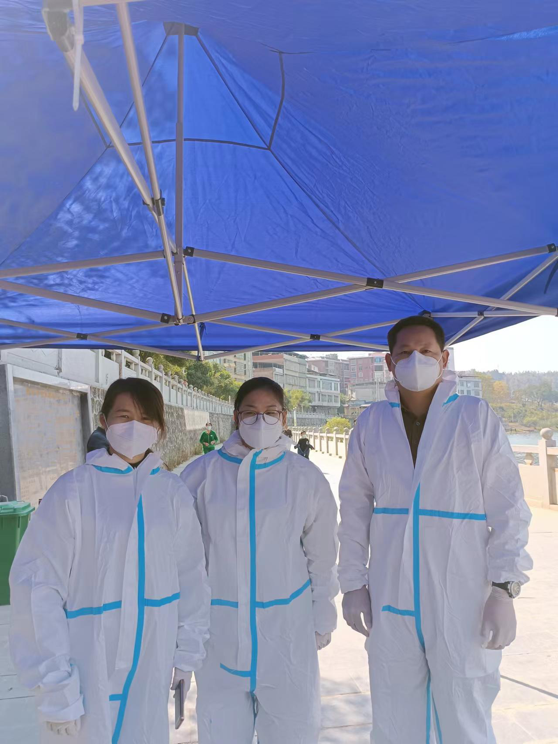 邵阳县塘田市镇中学教师志愿者积极协助该镇开展大规模核酸检测