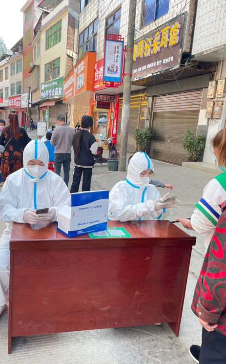 邵阳县塘田市镇中学教师志愿者积极协助该镇开展大规模核酸检测