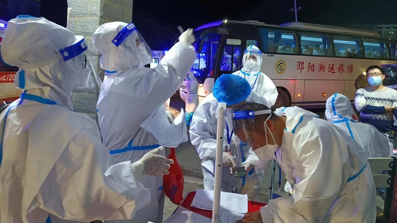 “抗疫姐妹花，花中现芳华”