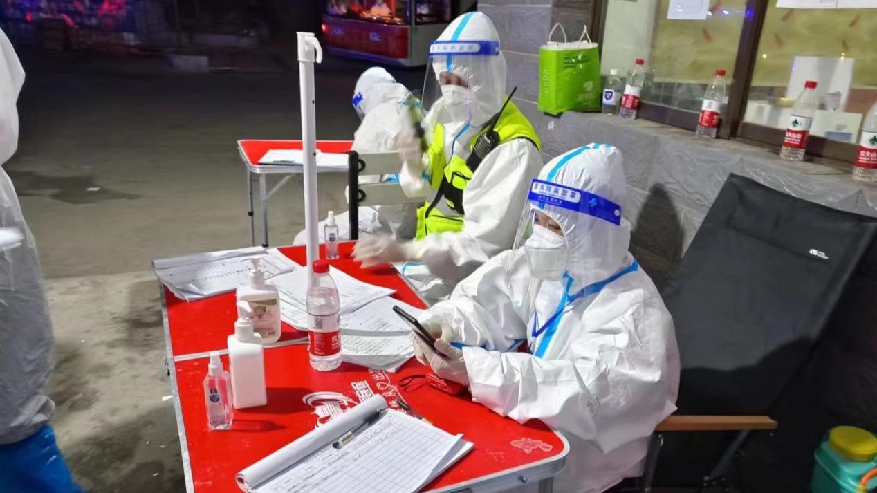 “抗疫姐妹花，花中现芳华”