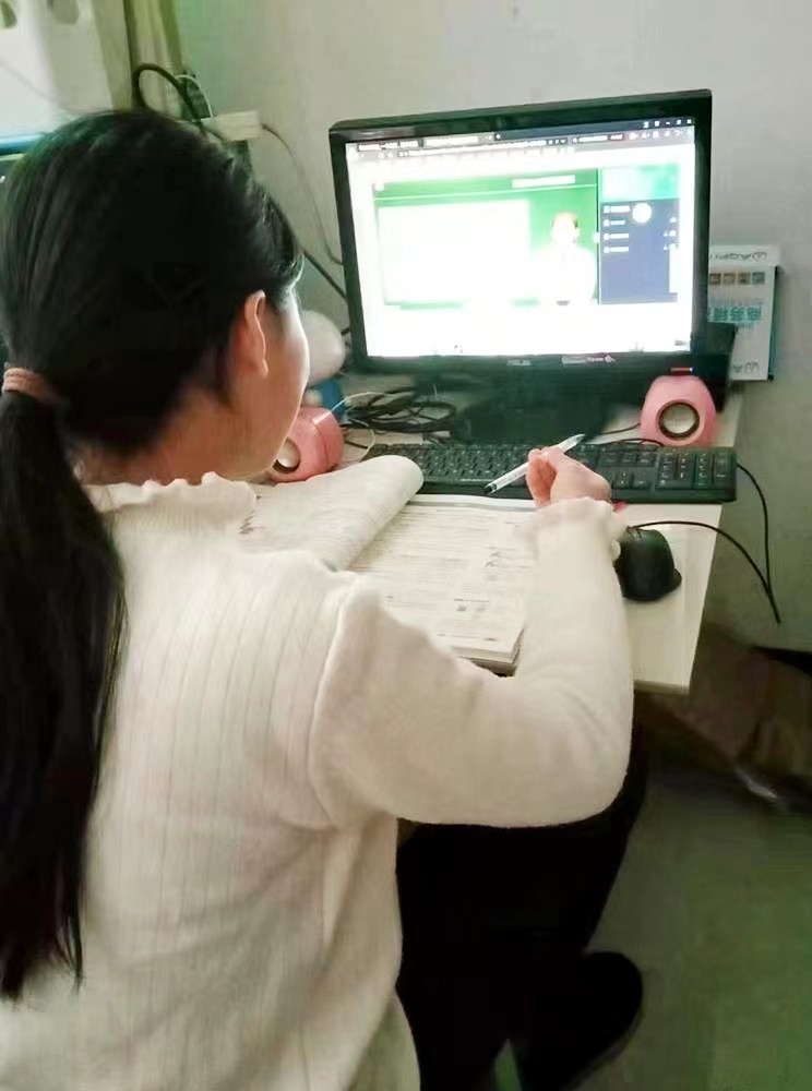 合力征战解困境，并肩抗疫暖人心