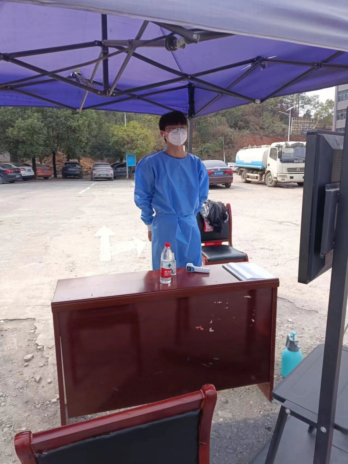 铁肩担重任，党员显担当