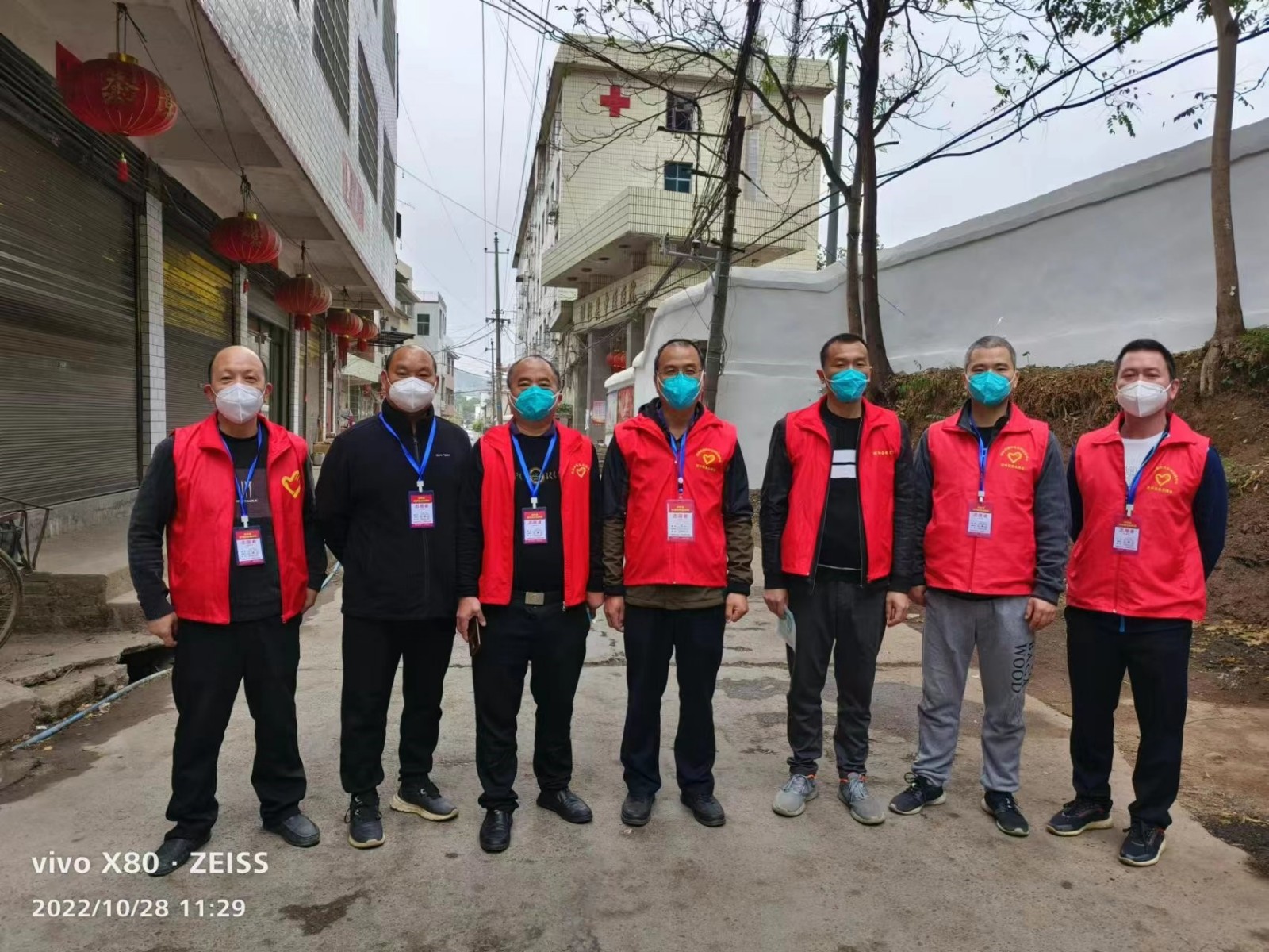 隔离病毒，不隔离爱  志愿服务，有你有我