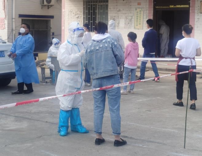 并肩战疫 、志愿同行--蔡桥乡小学联合支部志愿者  助力防疫攻坚战纪实