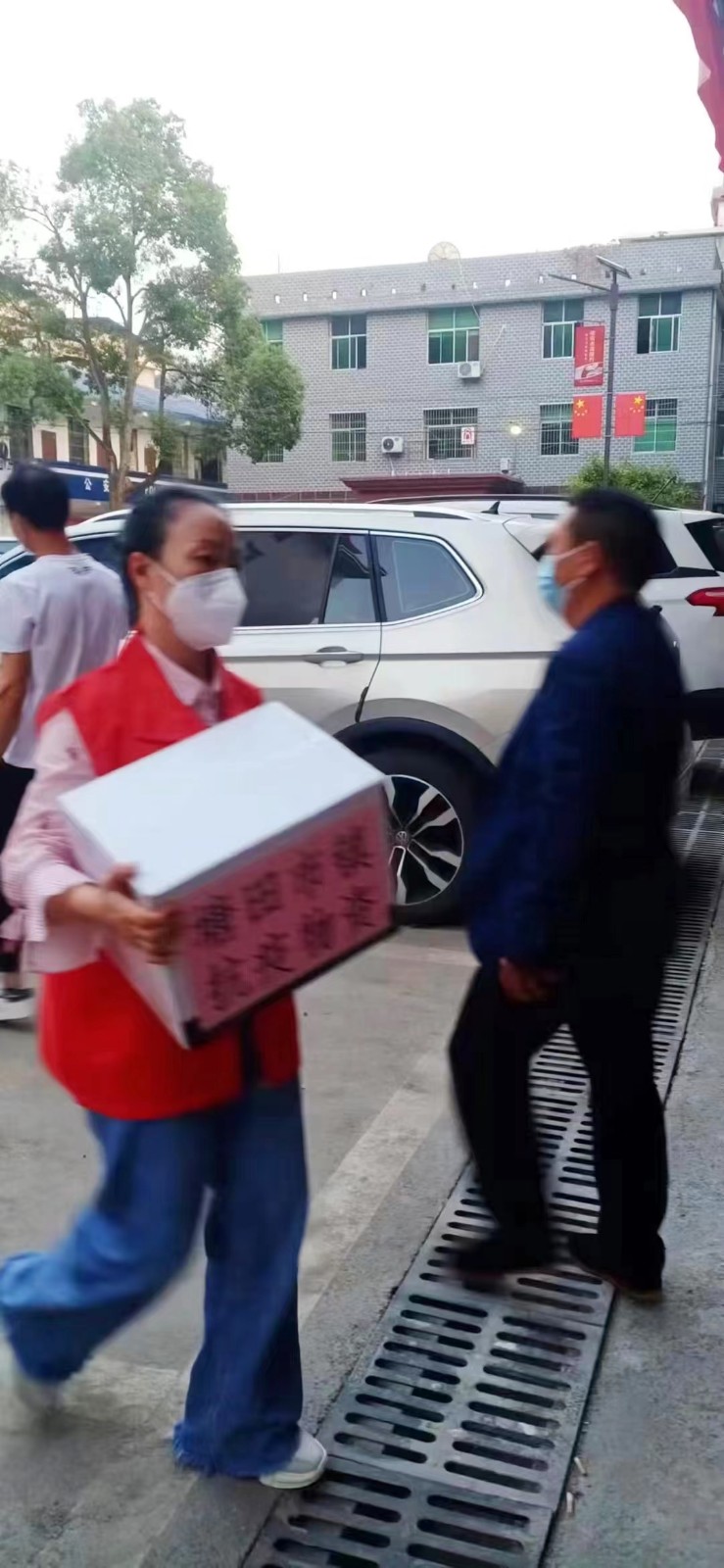 育人之师，抗疫之士