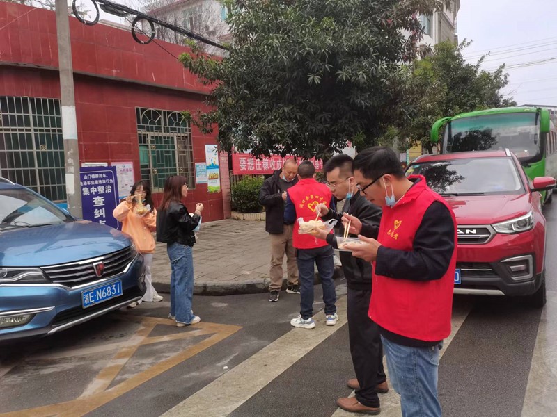 育人为师，抗疫为士