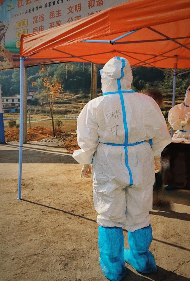 坚决抗击疫情  果断坚毅逆行 彰显时代担当