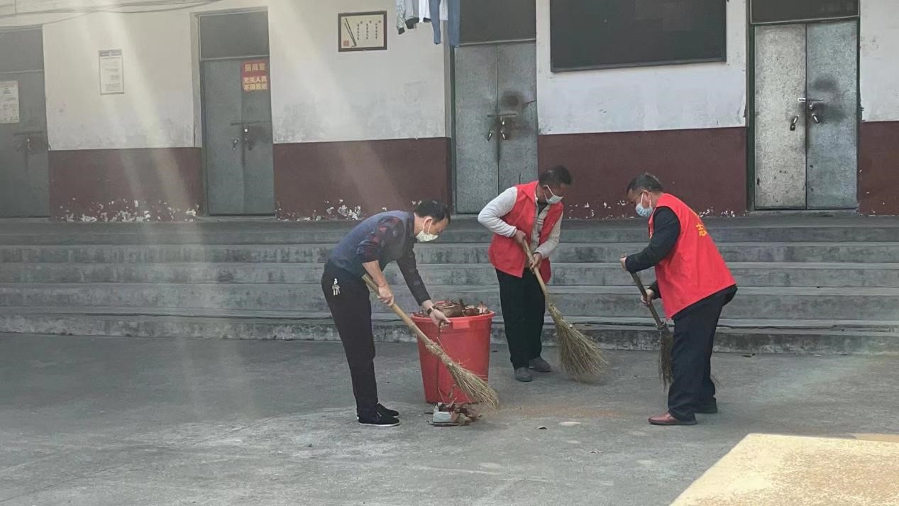 抗疫在前，重任在肩，守卫校园