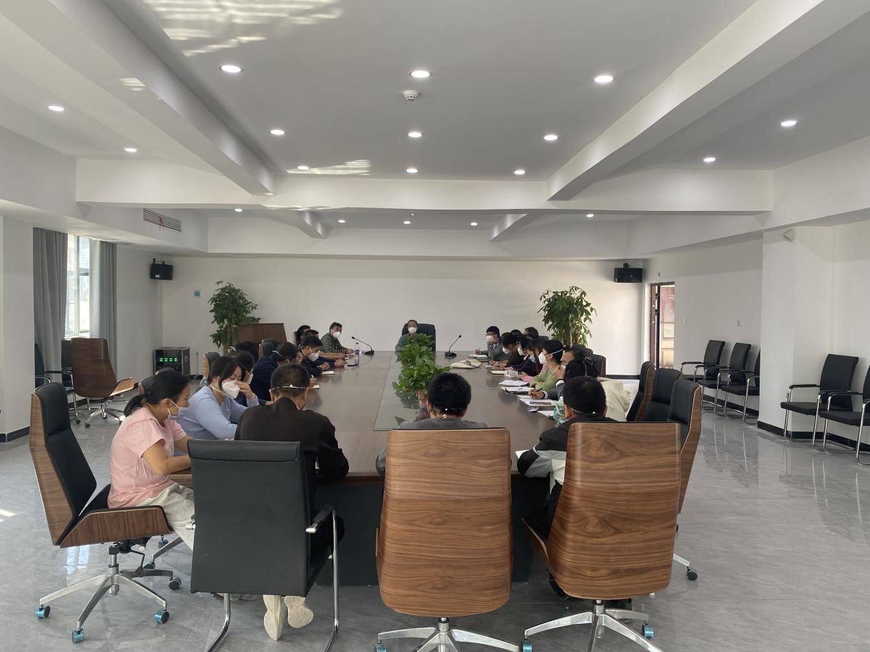 艰难险阻浑不怕，身先士卒挑大梁