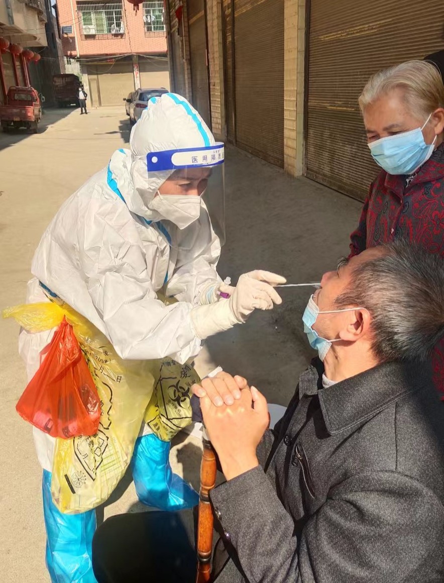 助力疫情防控，社区有序发放新冠抗原检测试剂