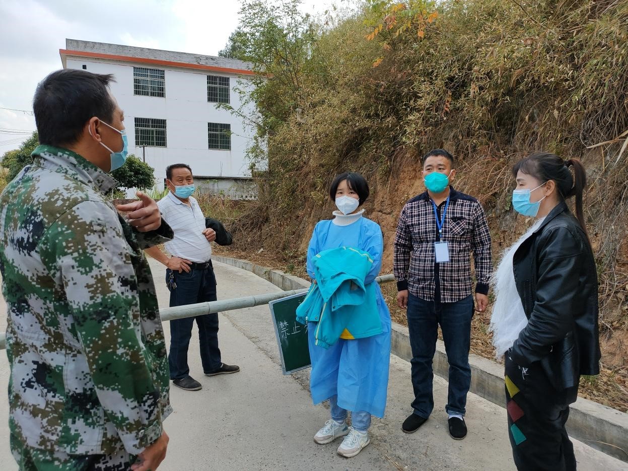 别怕！孩子，有我们在！