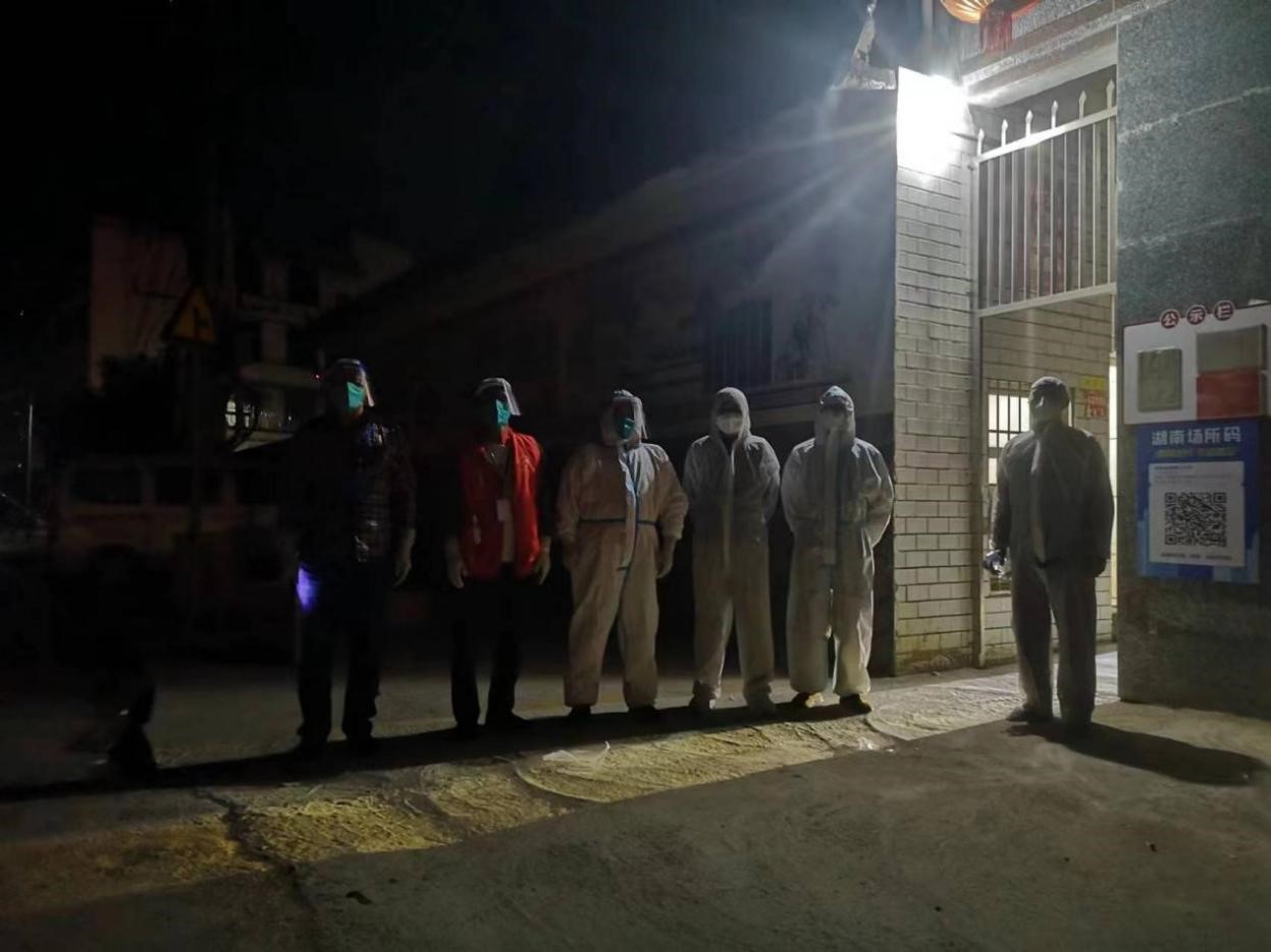 别怕！孩子，有我们在！