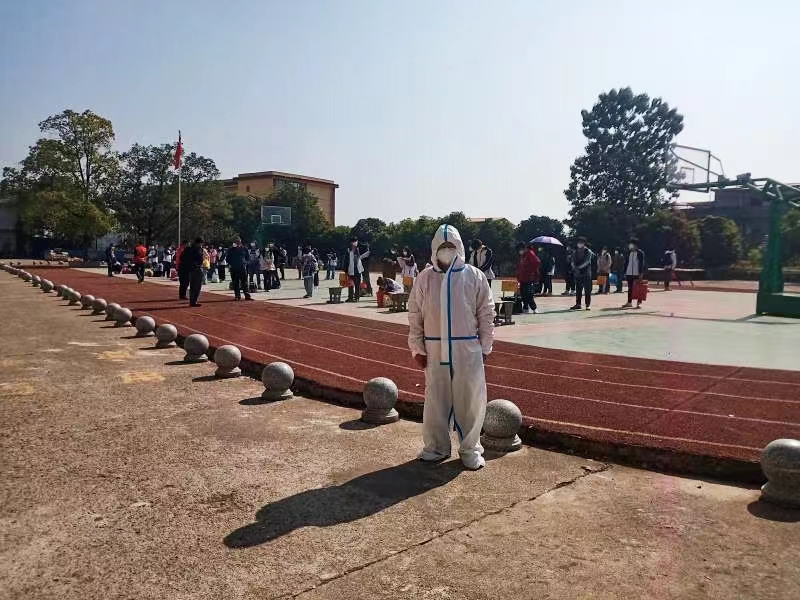 筑牢安全线，情暖回家路