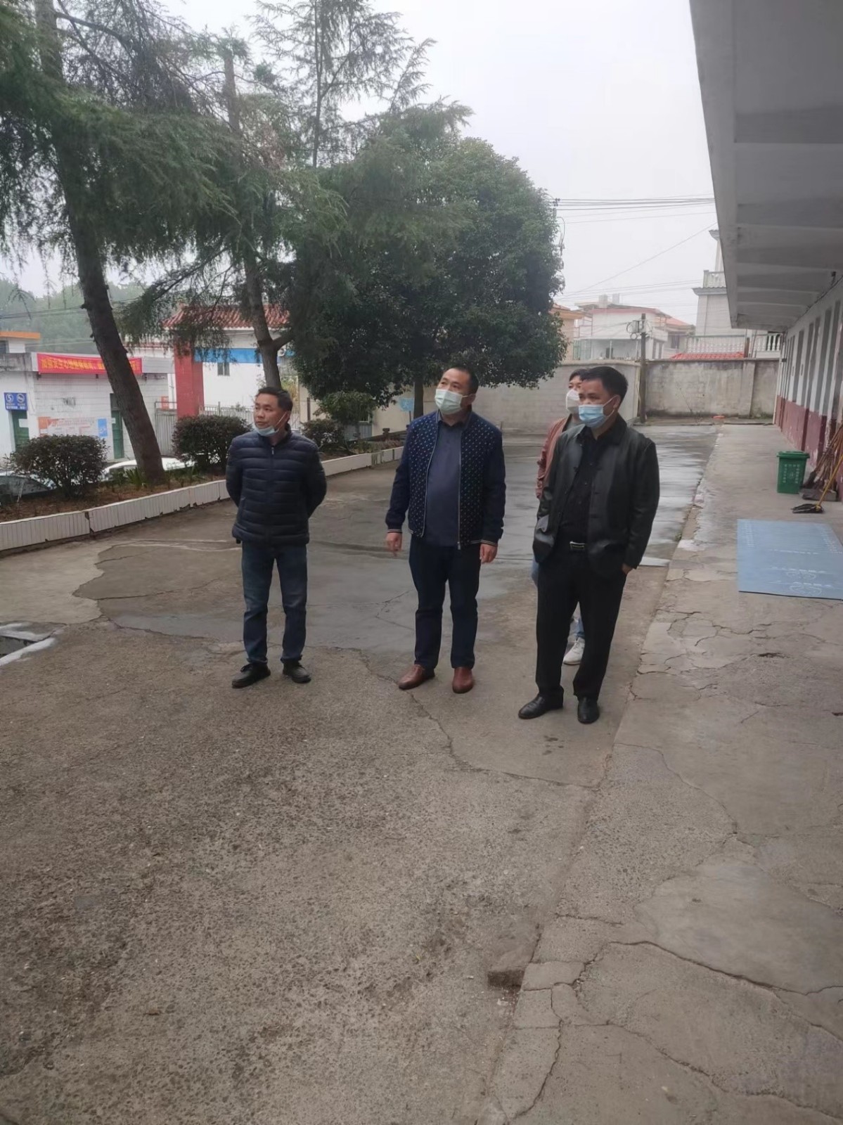 洞口县教育局到竹市镇调研疫情后的复学工作