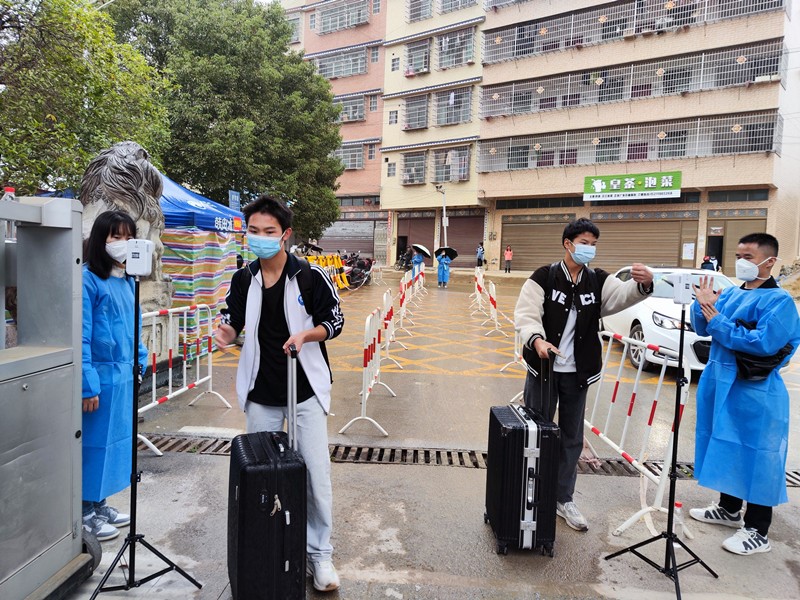 洞口四中高一、高二年级有序返校复课