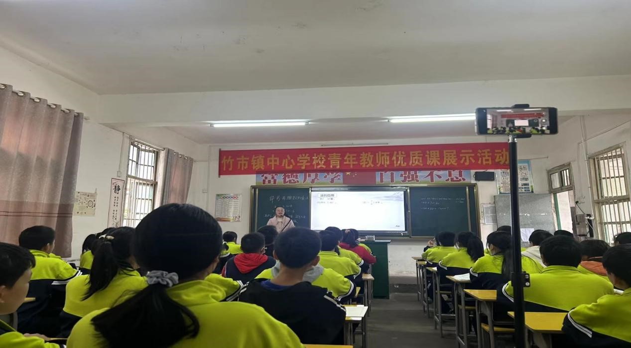 “展青春风采，促教师成长”