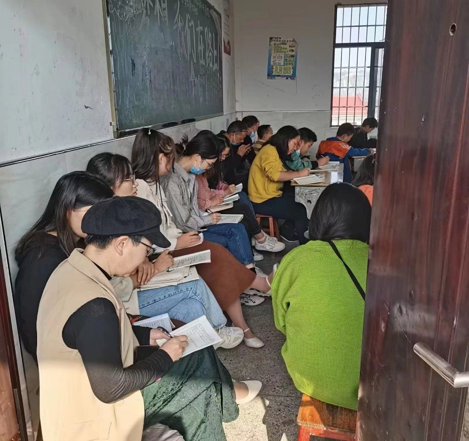 教师展风采，比武促成长