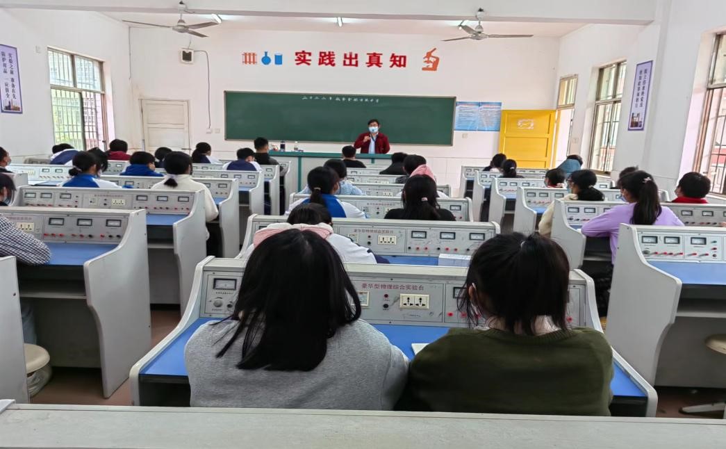 金称市镇中学复课后召开学生会干部会：疫情防控不松懈  检查评比不放松