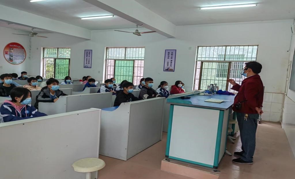 金称市镇中学复课后召开学生会干部会：疫情防控不松懈  检查评比不放松