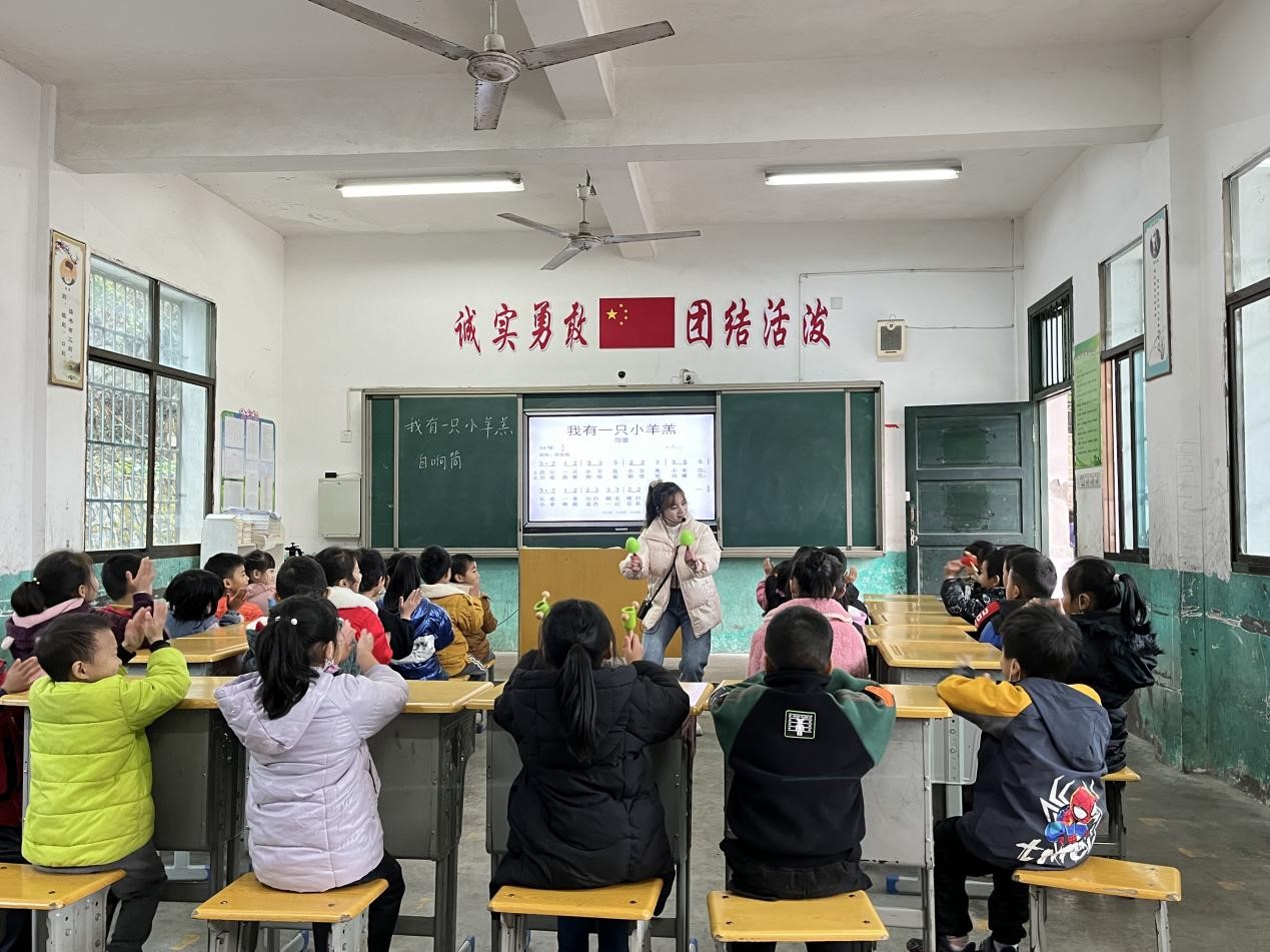 绽放青春展风采  教学比武提师能