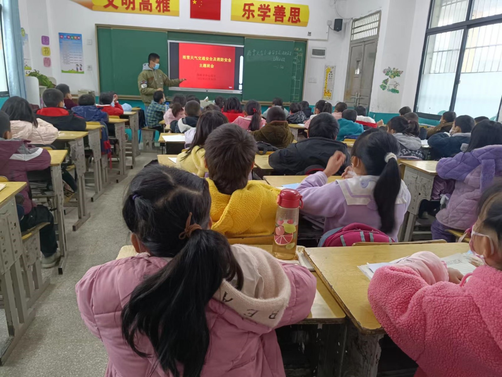 温暖过冬 安全“童”行