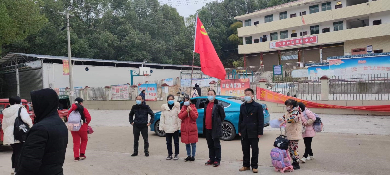 党旗猎猎映初心，不忘使命勇担当