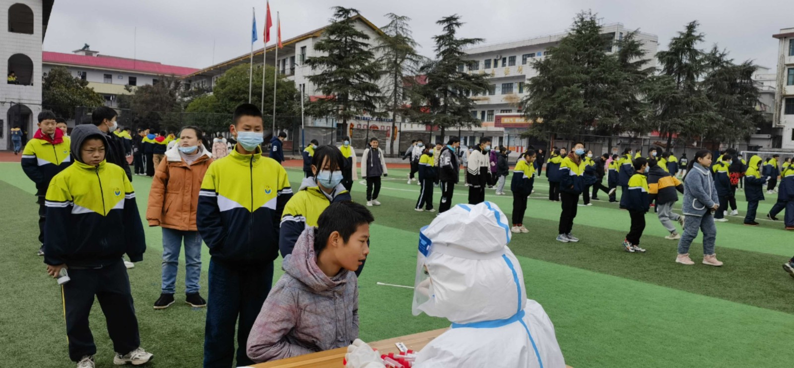 【疫情防控】竹中教师争做核酸检测志愿者