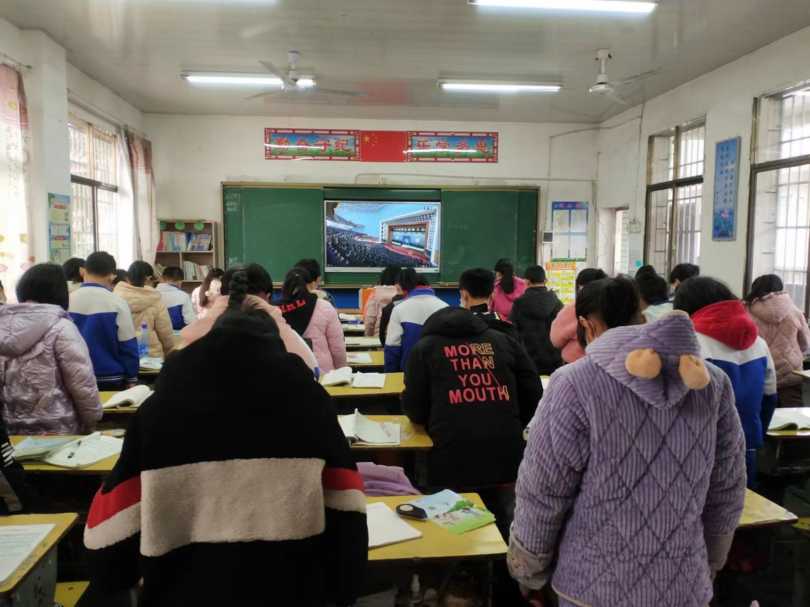 邵阳县塘田市镇中心完全小学沉痛悼念江泽民同志